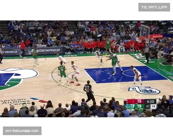 独行侠关键时刻发力，替补球员拉塞尔与威廉姆斯联手贡献20分，缩小比分差距